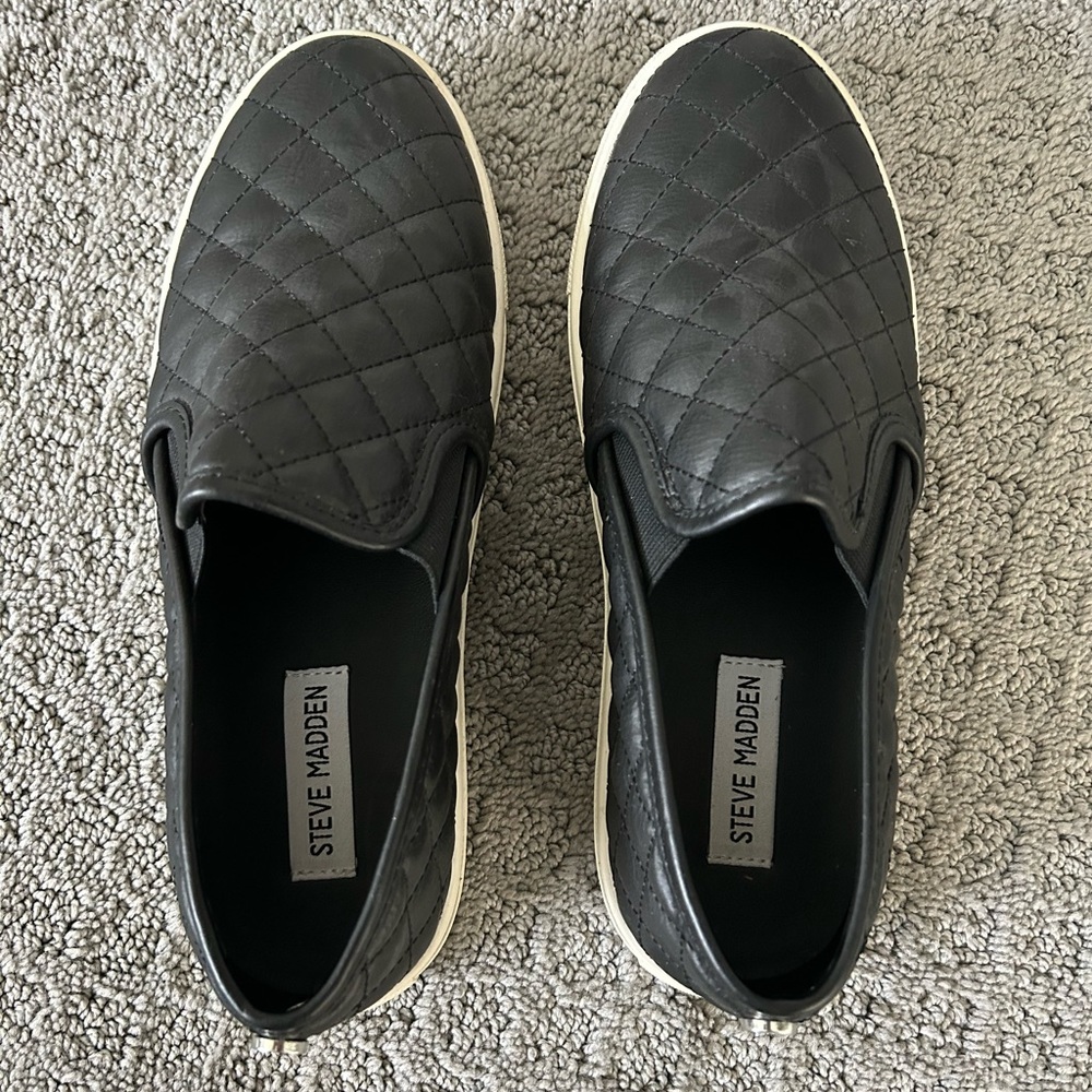 Steve Madden black slip ons. size 8 great condition
